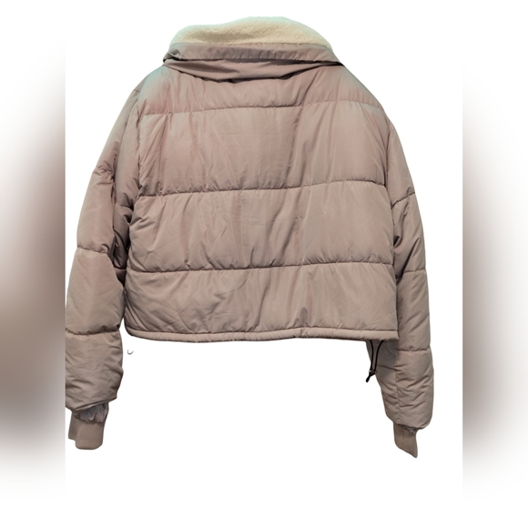 NWT Urban Outfitters Pink Puffer size large - Picture 8 of 11